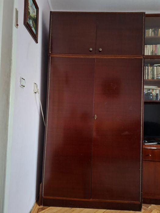 Vând dulap haine cu două uși