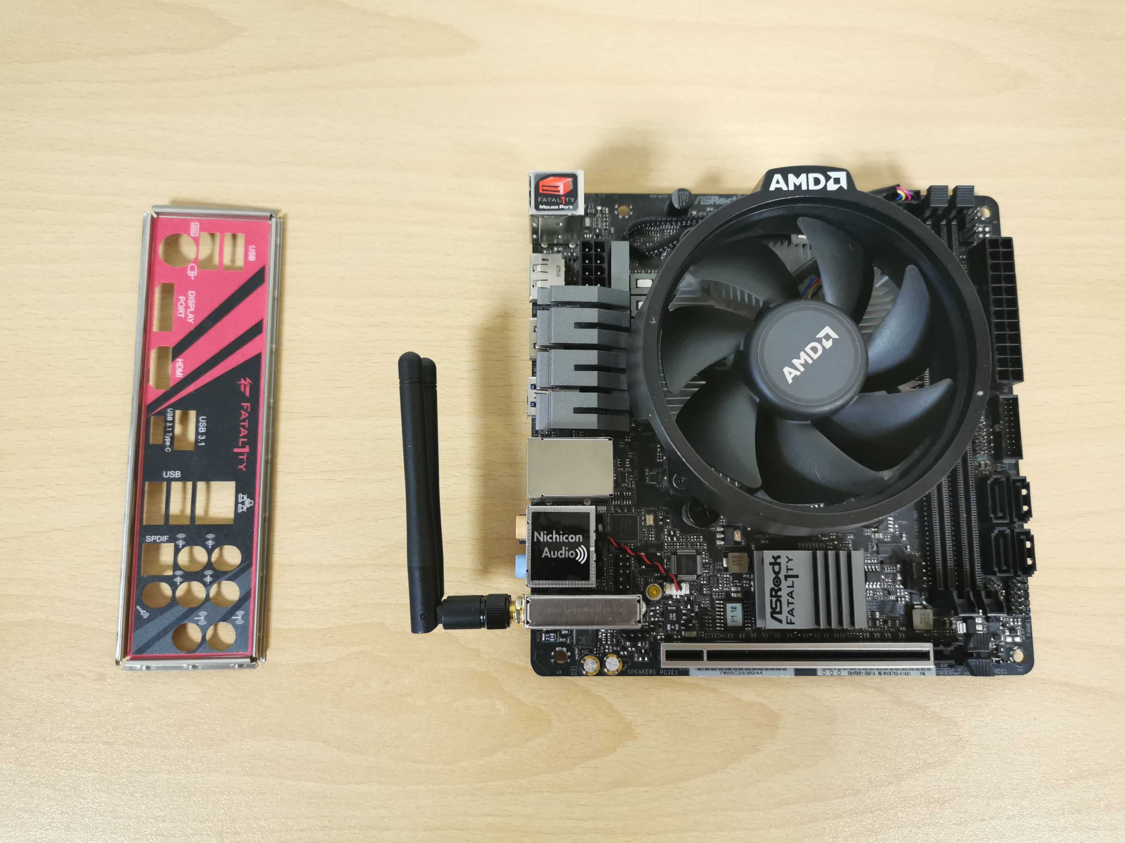 Asrock Fatal1ty X470 Gaming ITX/ac дъно с процесор AMD Ryzen 7 1700