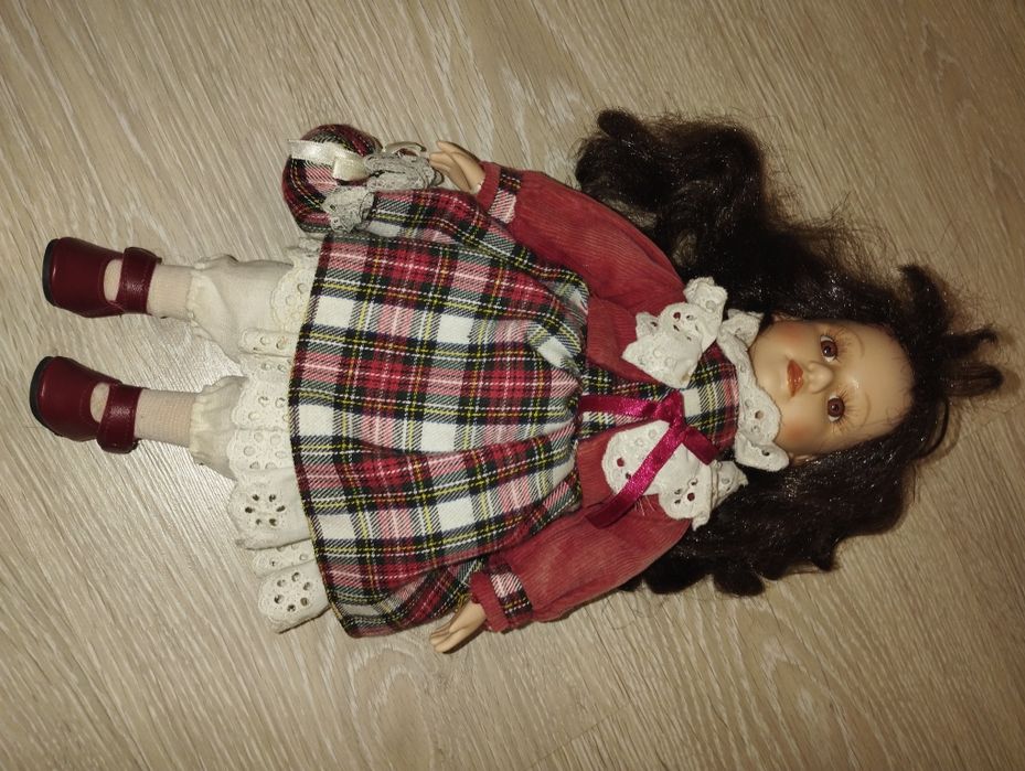 Оригинална кукла