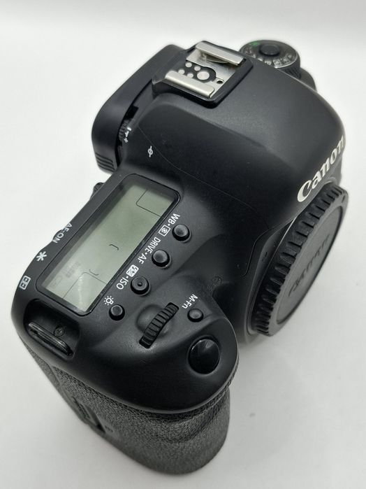 5D Mark IV body sotiladi