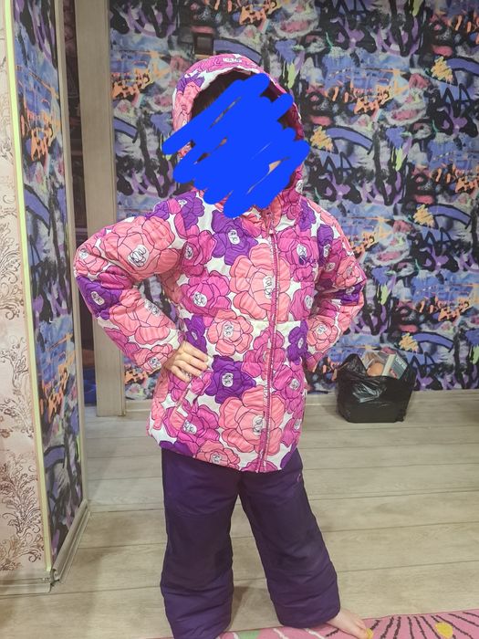 Продам в отличном состоянии комбинезон  на девочку размер 116.