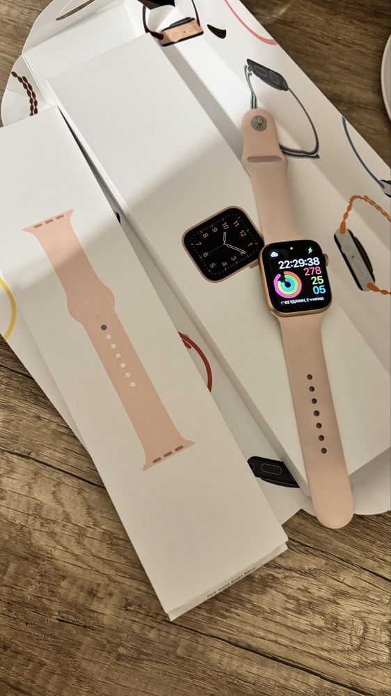 Часы Apple SE