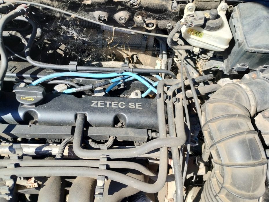 Vând Ford focus 1,6 benzina