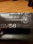 Музикален микрофон SHURE SM 58  за професионални певци и любители на м