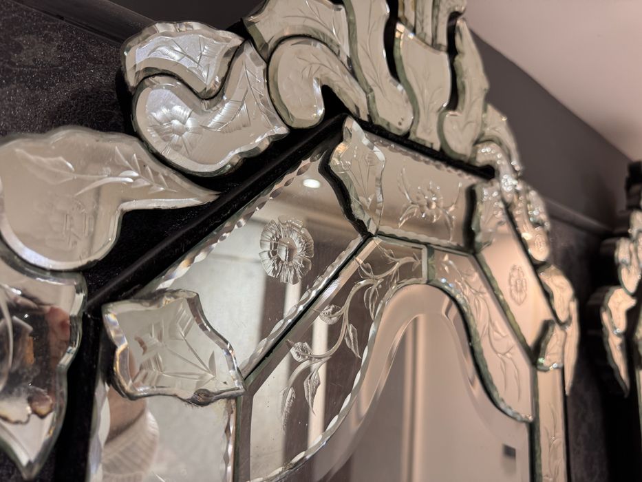 Спешно Венециански огледала