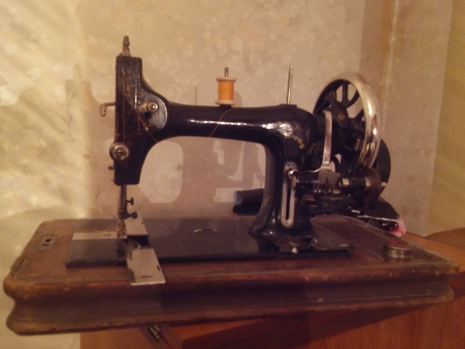 Швейная машинка "Victoria"