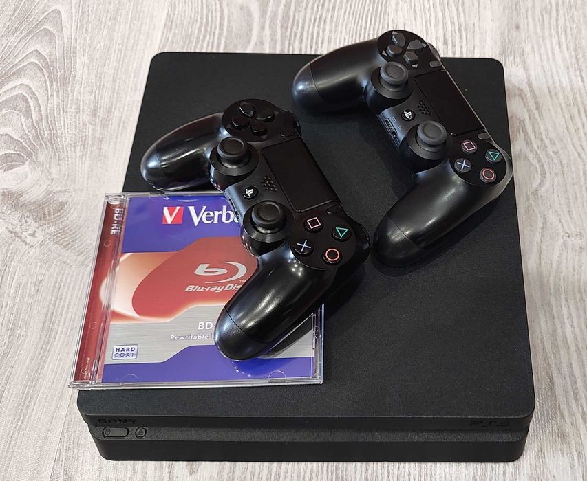 PlayStation 4 Slim Modat 1Tb +2 controllere +20 jocuri.