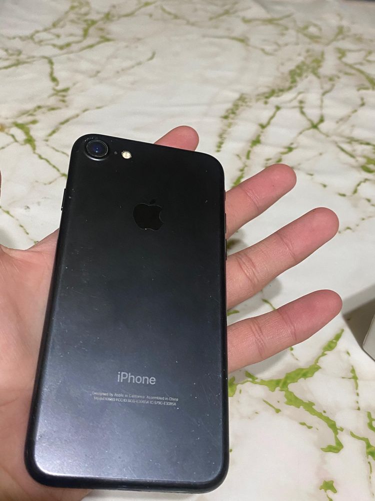 iPhone 7 с каробкой