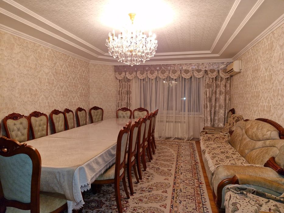 Стол и стулья в наборе