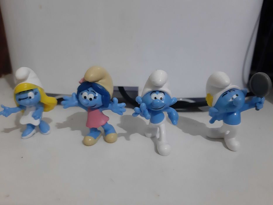 Lot / set strumfi - pret pentru toti PATRU