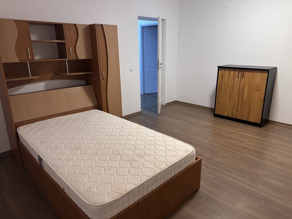 Proprietar Inchiriez vila 4