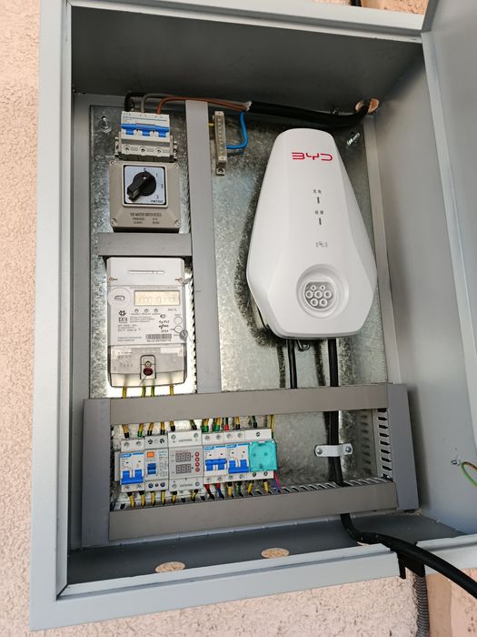 Zaryadka shit 7kw sotiladi. Продоется Щит для зарядки электро 7квт.