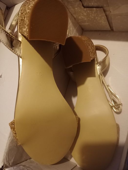 Sandale marca KOTON nepurtate