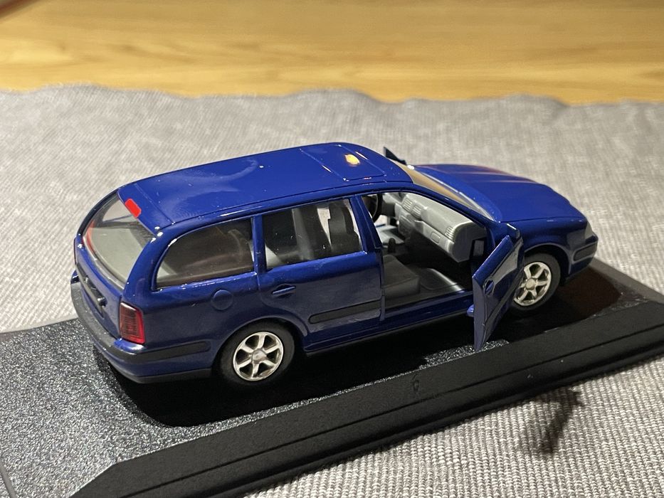 1:43 Skoda Octavia combi Октавия комби - Kaden - метален модел