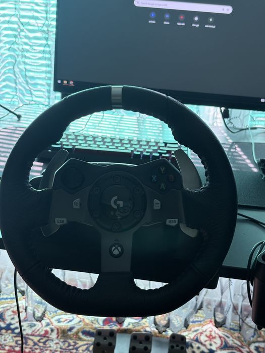 Волан Logitech g920 със педали + скоростен лост