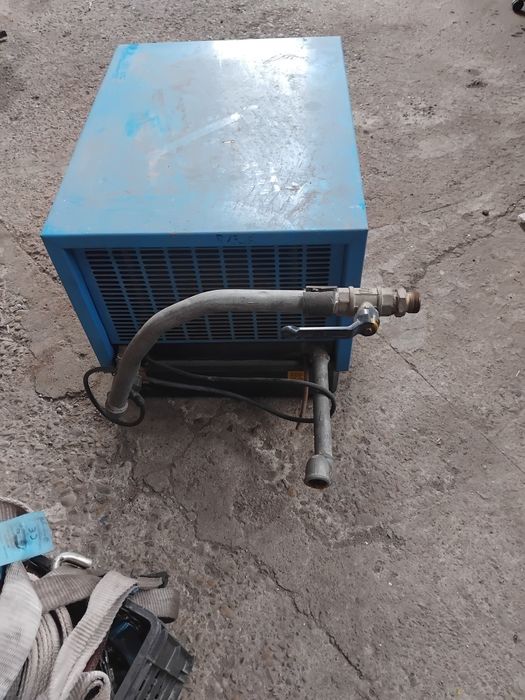 Vând copresor de 1000 l Kaeser