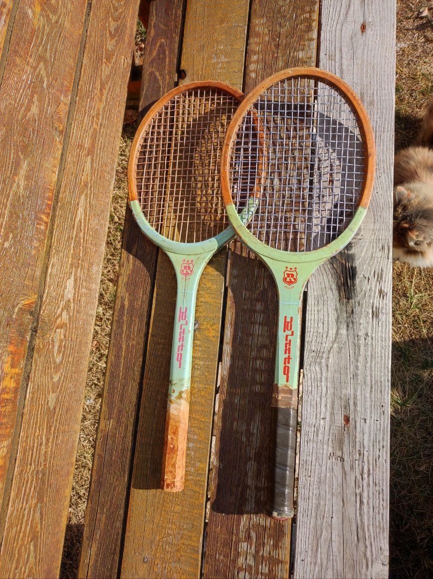 Palete rachete tenis Reghin Vintage românești 75 lei ambele