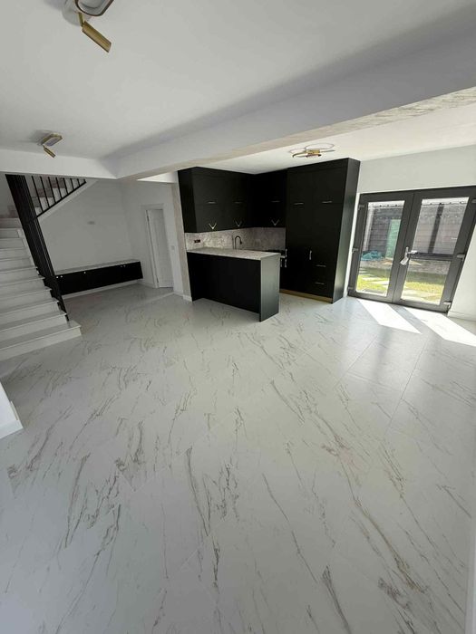 Închiriez casă tip duplex
