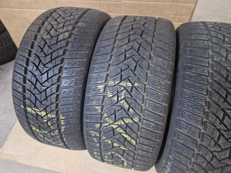 4 броя Dunlop R18 235/40/ 
зимни гуми 
DOT2720
