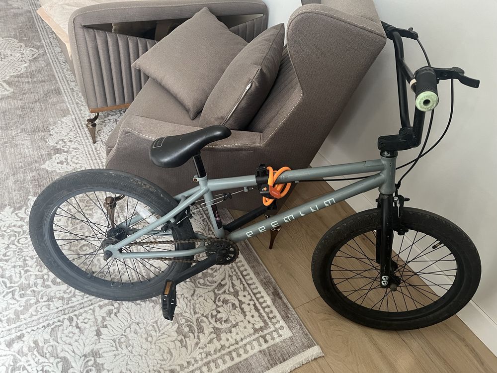 BMX почти не ездил 2 года был на парковке и пылился