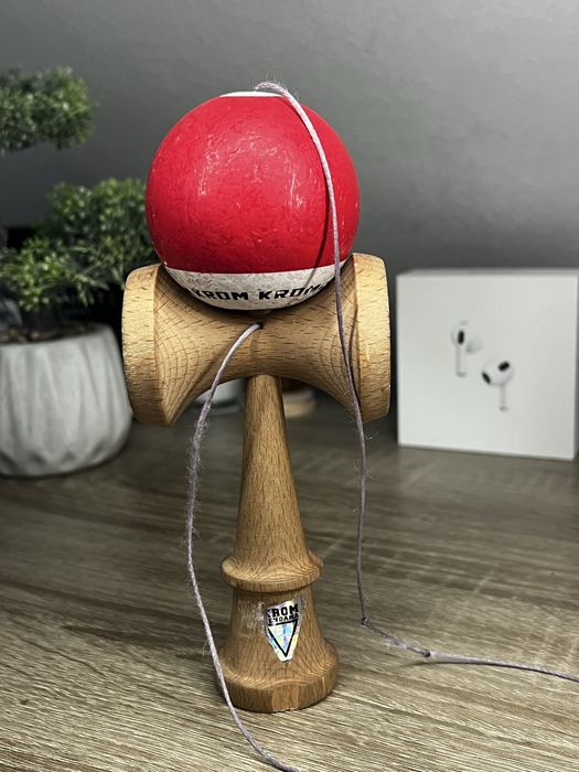 Kendama Krom cu semnătura lui Xremus