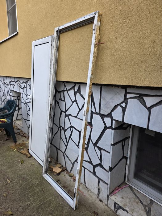 Алуминиева врата