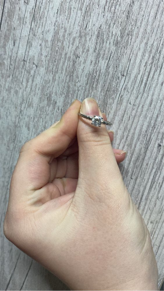 Продам серебряное кольцо
