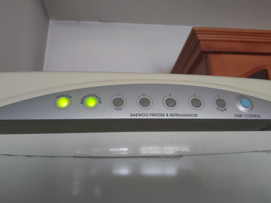 Хладилник с фризер Daewoo