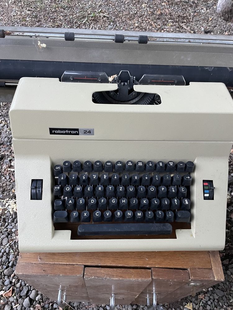 Masina de scris impecabila ROBOTRON 24