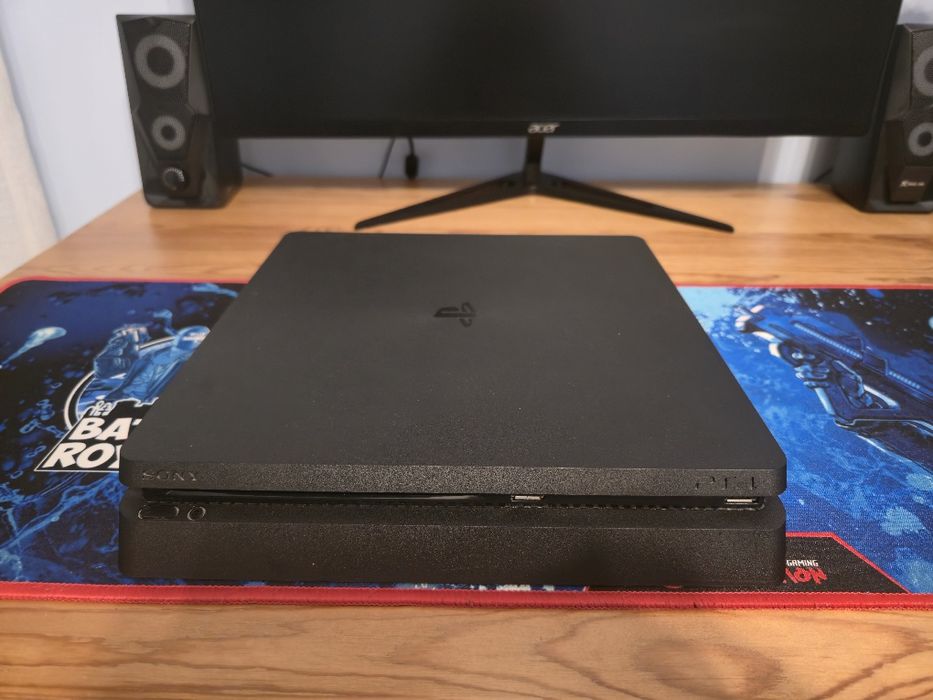 PlayStation 4 Slim - 1TB- Отлично състояние. Като нов