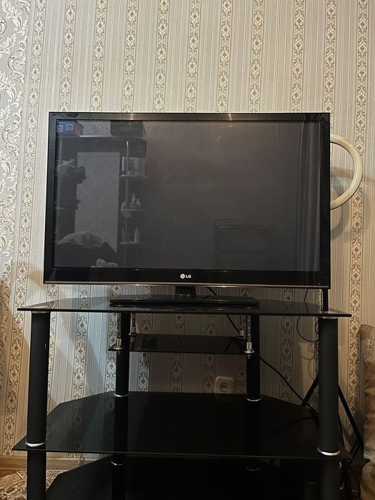 Продам Тв тумба в хорошем состоянии