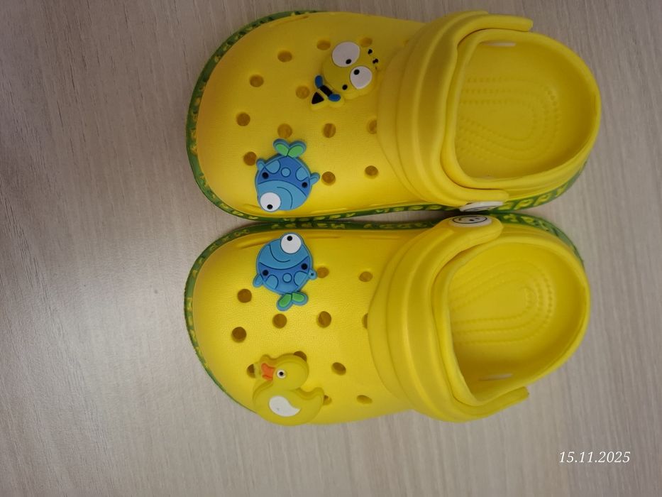 Papuci, noi, marimea 22