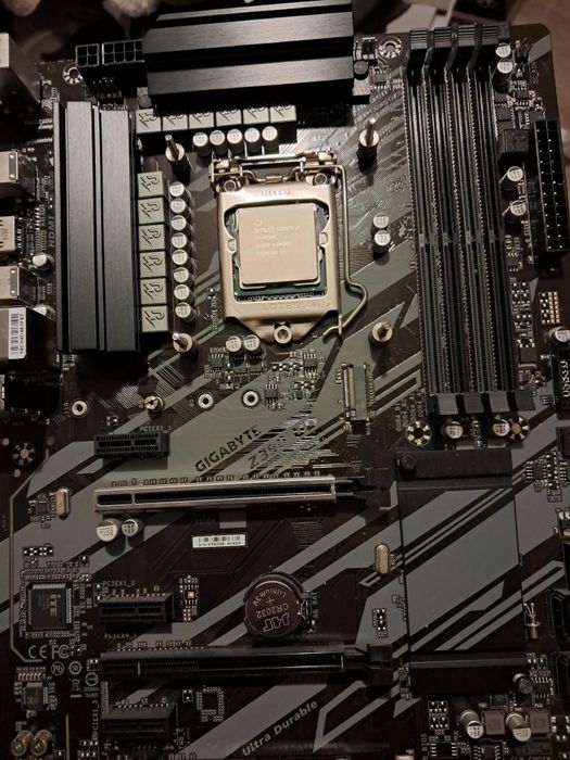 Vand placa de baza + procesor i7 9700k