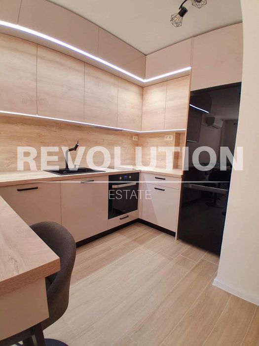 Дава се под наем Двустаен апартамент в Варна, Център - 60 кв.м за 700 € - Снимка #1