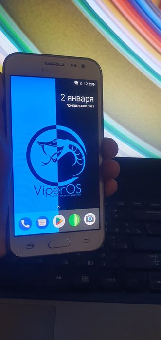 Самсунг j2 8гб .