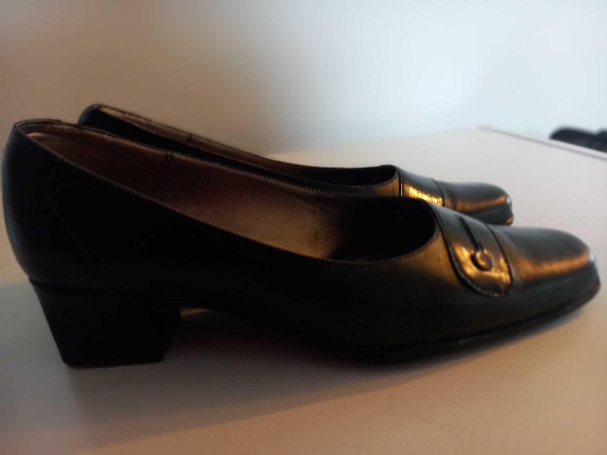 Pantofi din piele neagra, toc 4 cm, marimea 39