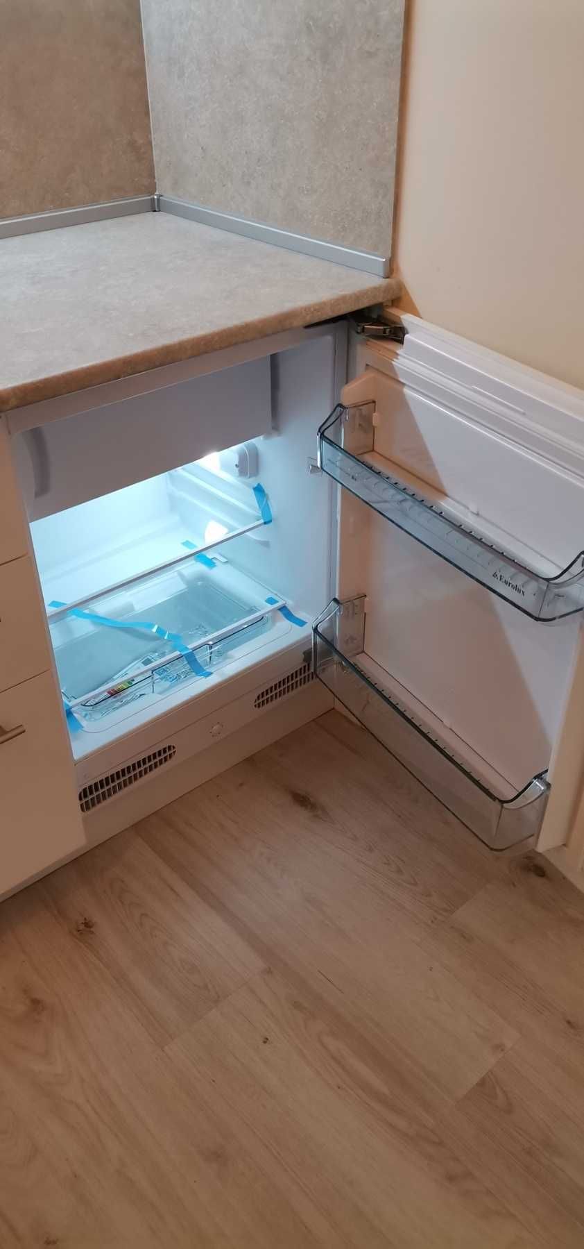 Хладилник с камера за вграждане