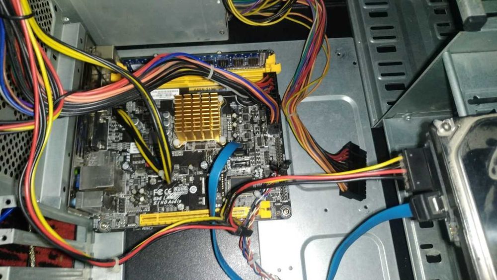 kompyuter asus lga 775 + video card