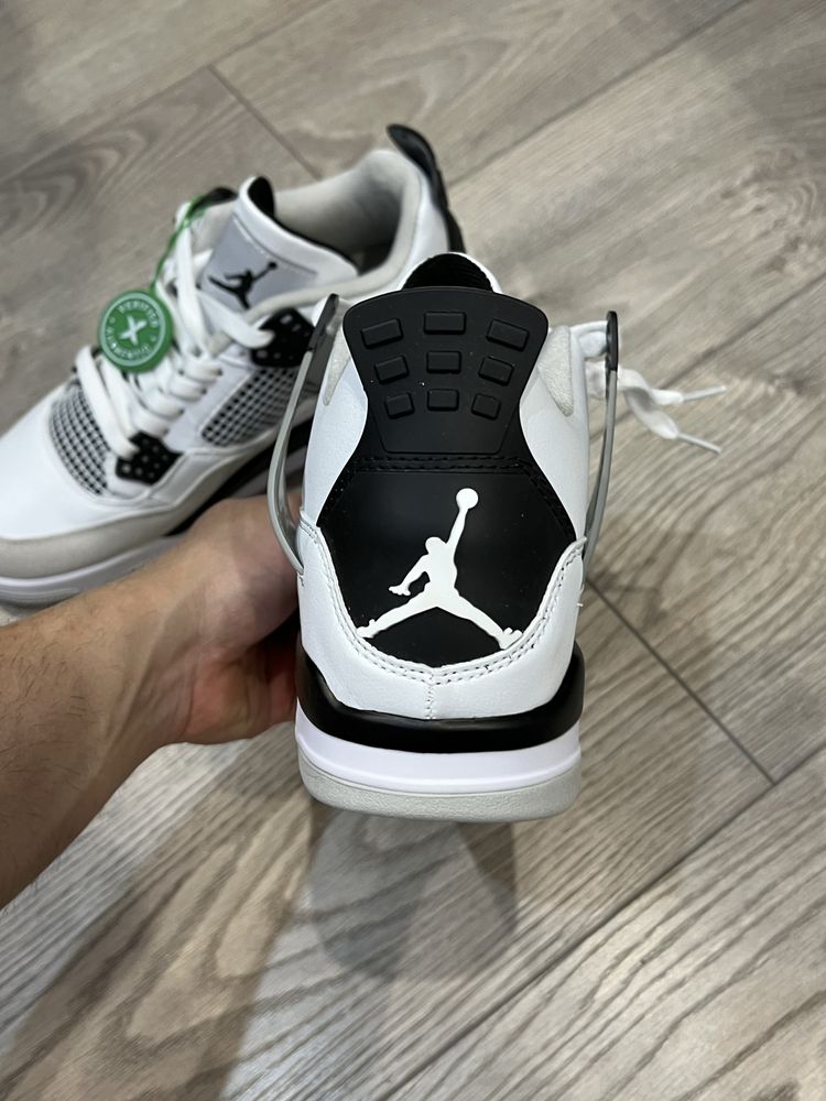 44 номер jordan 4’s