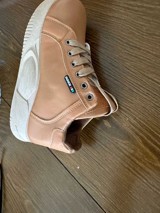 Женский ботинок  - на осень и зиму