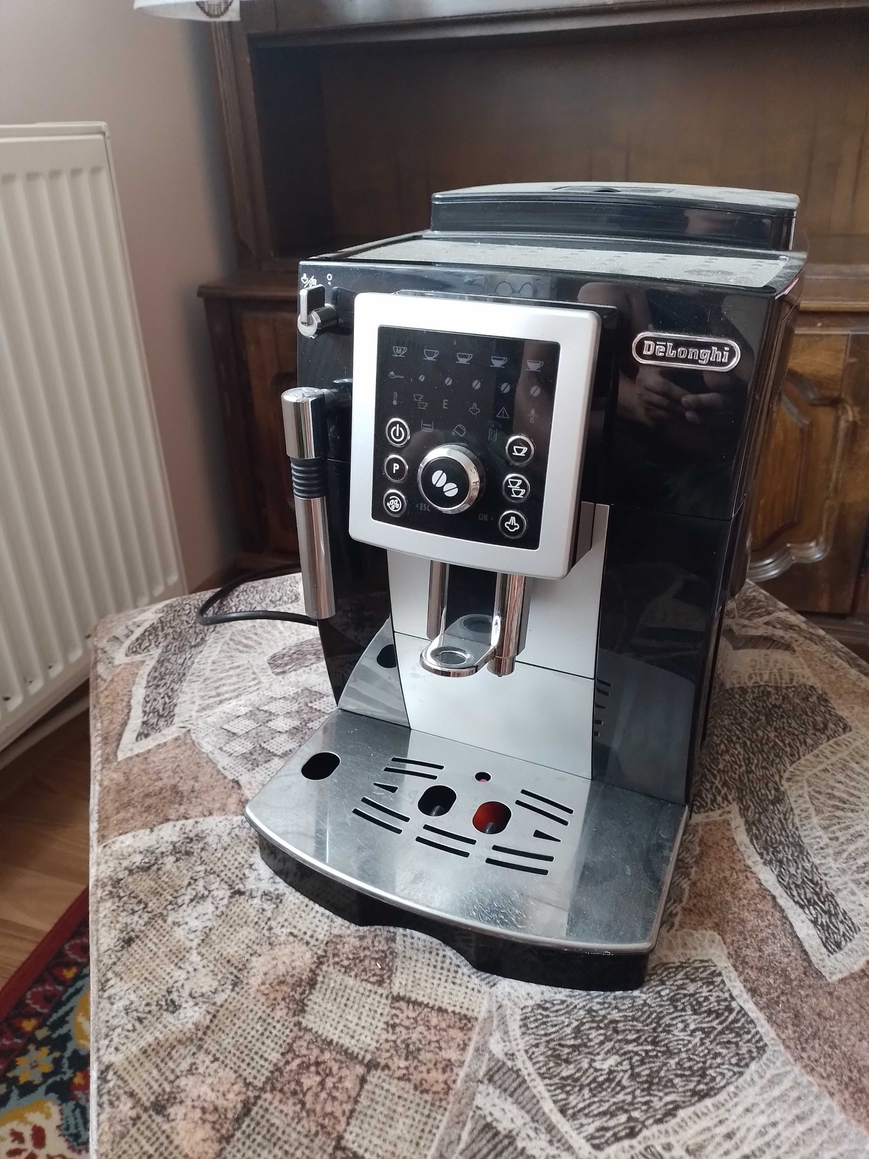 Masinã de cafea automatã Delonghi