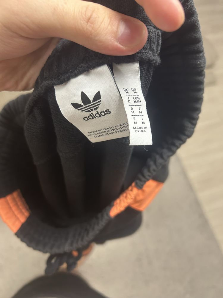 Штаны Adidas черного цвета