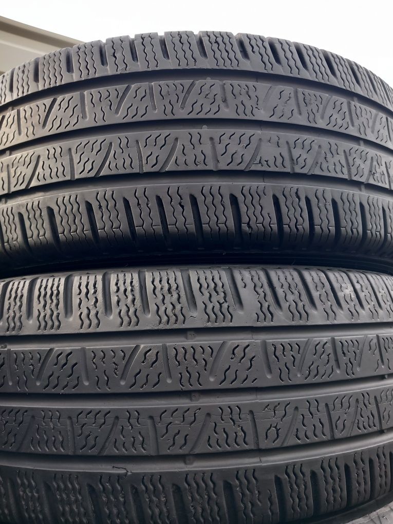 2 anvelope 235/65r16c marca Pirelli preț 250 lei bucata