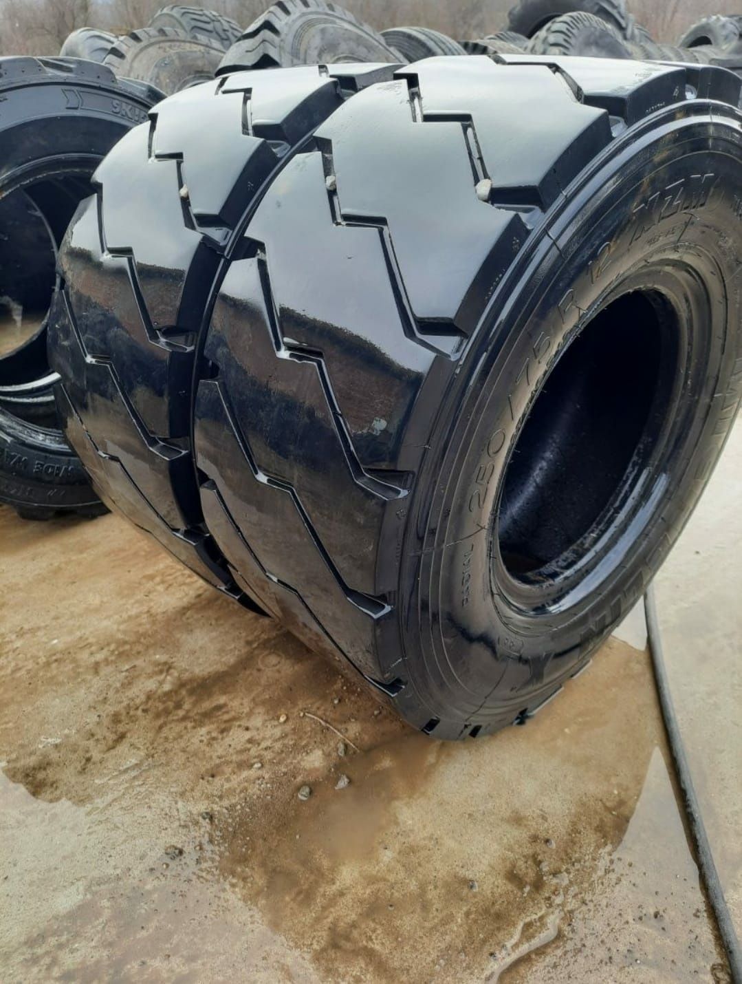 Anvelope Stivuitor, Michelin 250/75 R12 (27×10 R12)