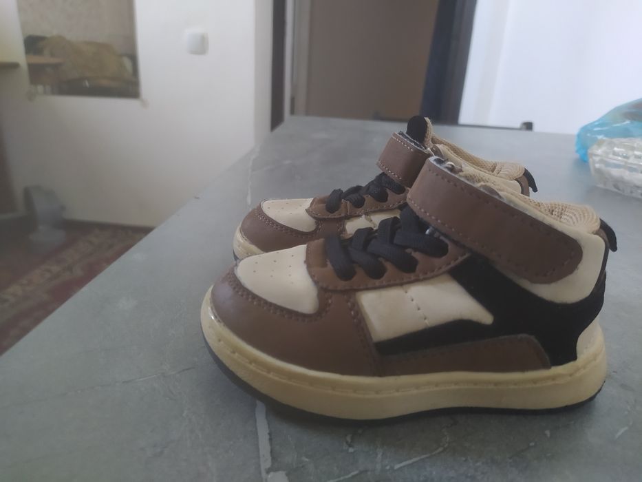 Отличные кроссовки 21 размер