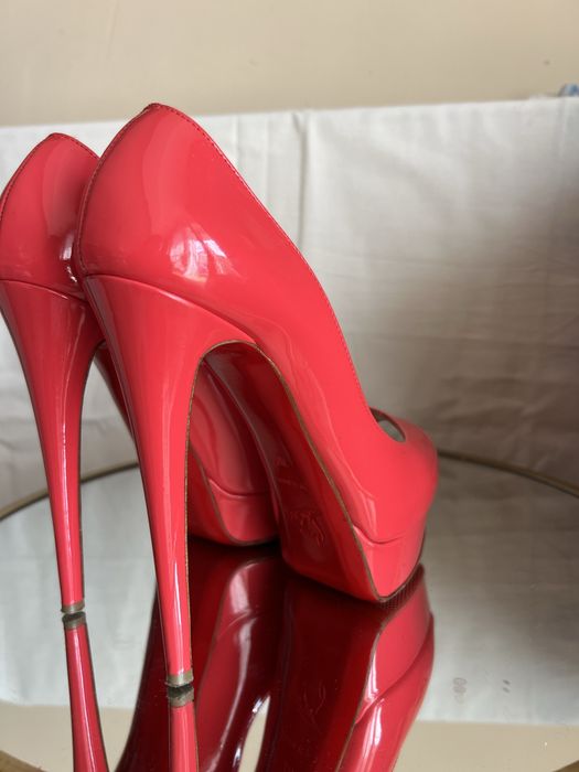 Pantofi Christian Louboutin lac-marime 37