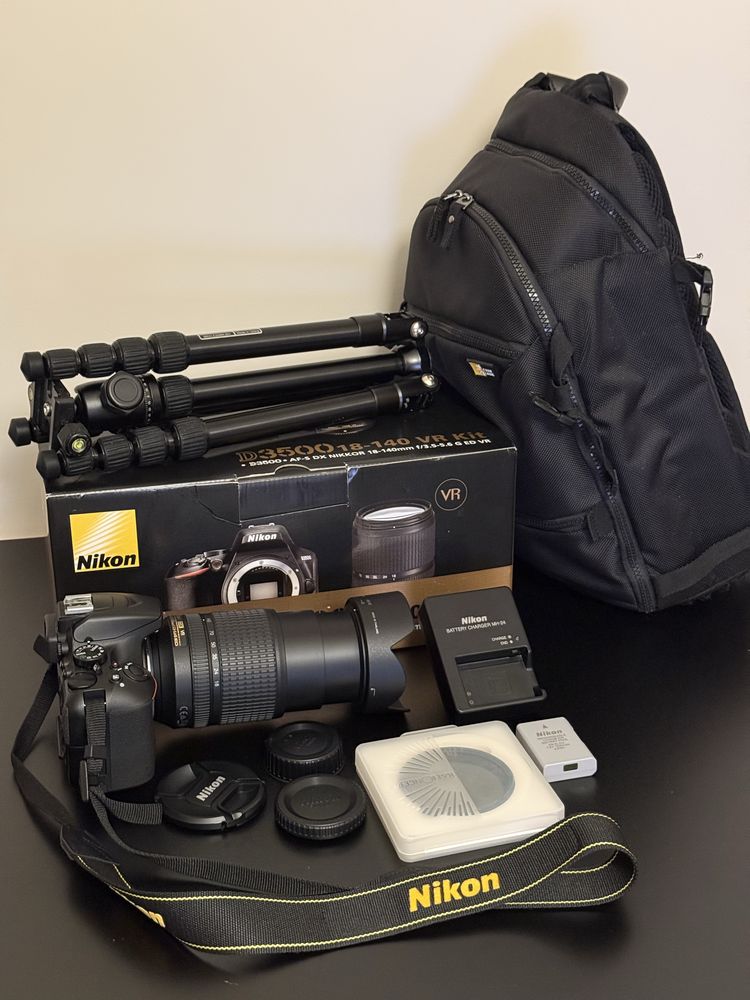 Nikon D3500 + Nikkor 18-140mm + Manfrotto статив + раница и аксесоари