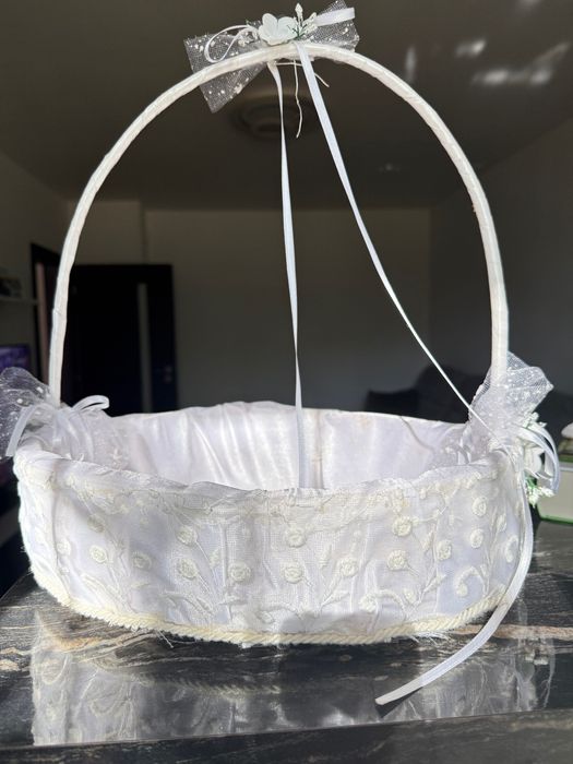 Елегантна кошница за подаръци или ритуали