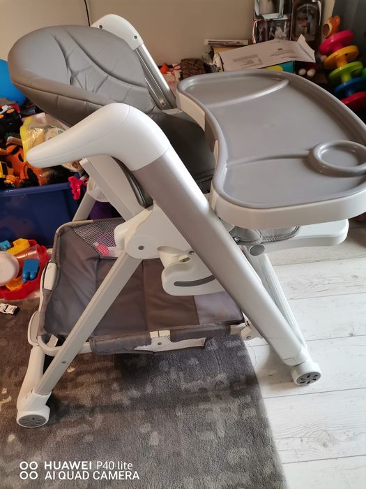 Vând scaun de masa de copii