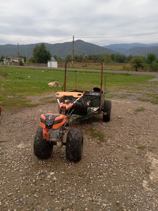 Vând motocultor cu tot cu remorcă